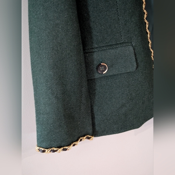 Elegant Green Jacket and Pants Combo with Gold Trim - Picture 16 of 16